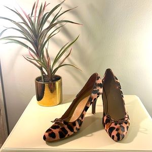 Gianni Bini calfskin pumps. Color Deep Coral. Style SHELBY663. Great condition!